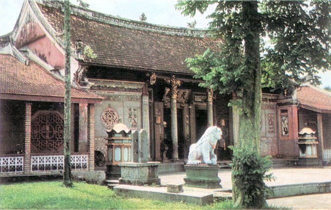 chinese shrine.jpg (92490 bytes)