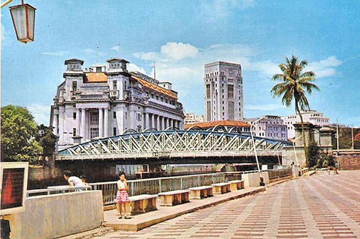 esplanade.singap1.jpg (107375 bytes)