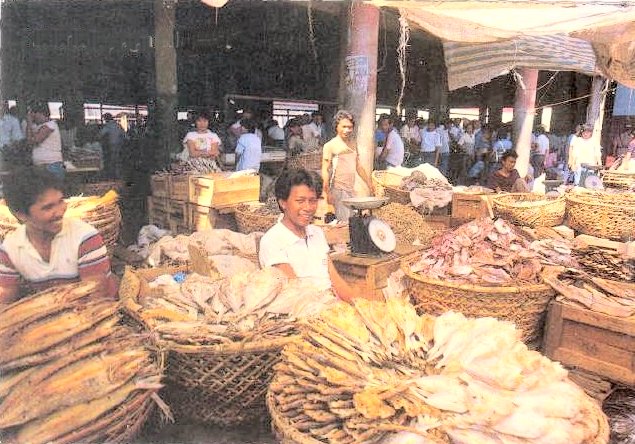 manila.market.jpg (98517 bytes)